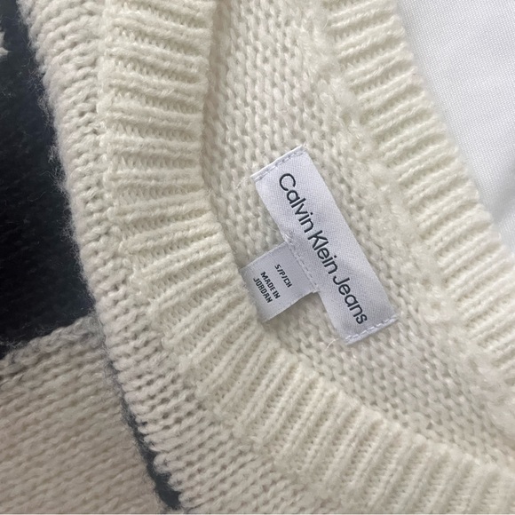Calvin Klein Designer White sweater - Picture 8 of 12